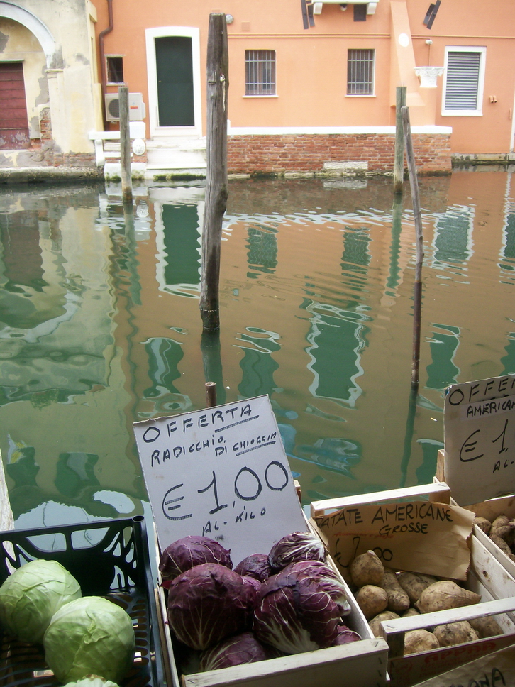 15 Chioggia.JPG - Chioggia (Ve), vendita di ortaggi sul Canal Vena